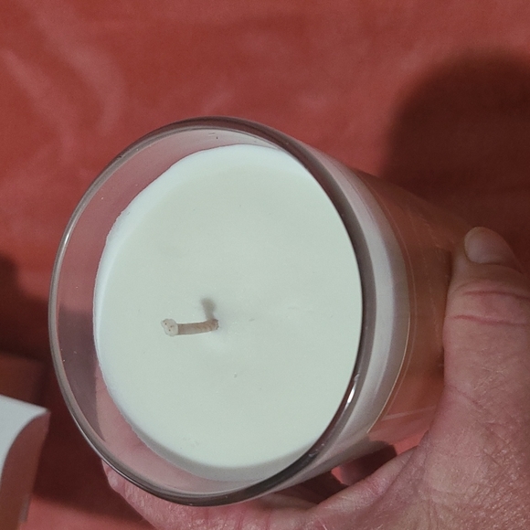 BRAND NEW! Candle - Picture 8 of 8